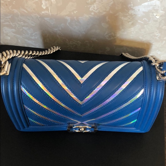 Chanel Medium Le Boy Chevron Iridescent Bag. - Picture 5 of 16